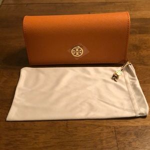 Tory Burch sunglasses case with cloth pouch